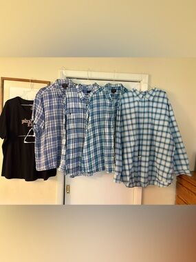 Mint condition-4XL -5 Shirts 
 Preppy button down shirts, new pink Floyd T-shirt